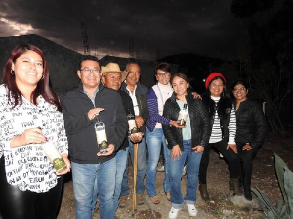 Destacan importancia del mezcal en la cultura y la econom&iacute;a