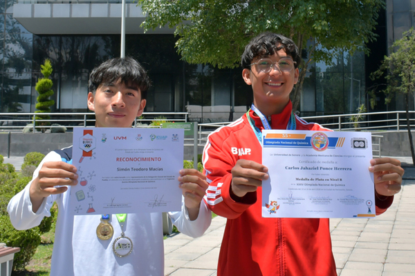 Estudiantes BUAP brillan en Olimpiada de Química