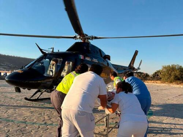 Trasladan a paciente v&iacute;a a&eacute;rea desde Tecamachalco