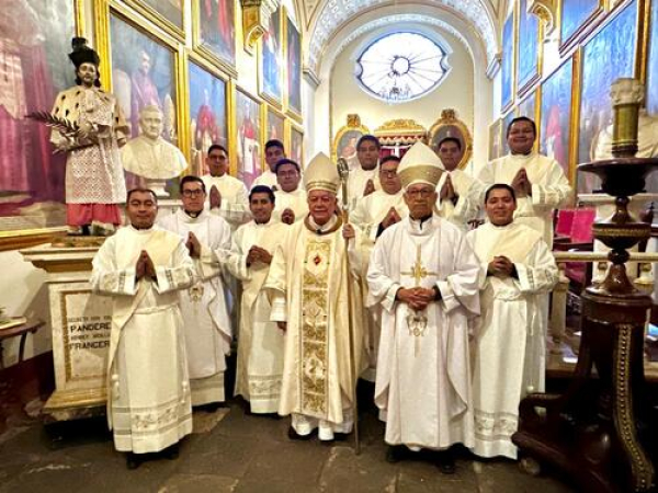 Ordenan a 10 nuevos sacerdotes para Puebla