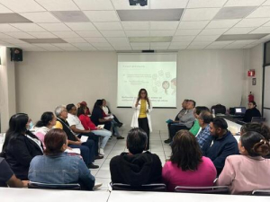 UTH fomenta conferencias hacia jóvenes