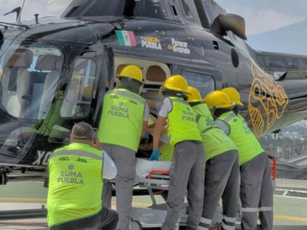 V&iacute;a a&eacute;rea trasladan a joven lesionado