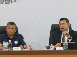 Puebla fomenta orden y apego a la ley: Armenta