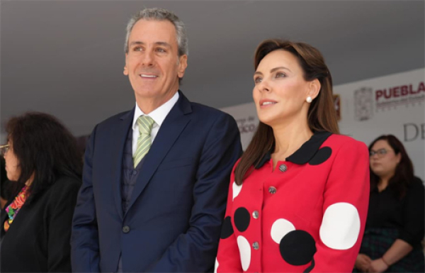 El alcalde Pepe Chedraui asiste al Desfile Cívico Militar