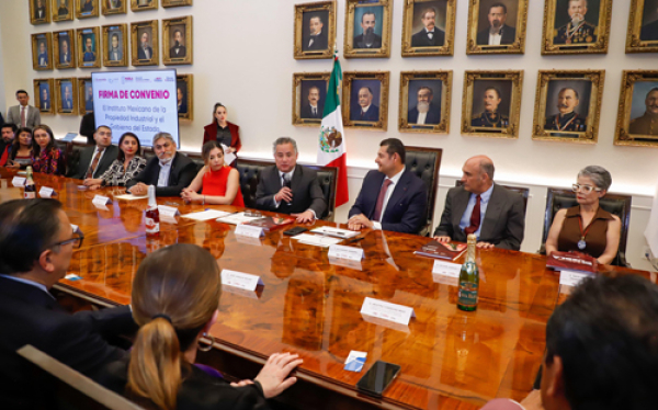 Puebla e IMPI protegen la propiedad industrial y la Sidra de Huejotzingo
