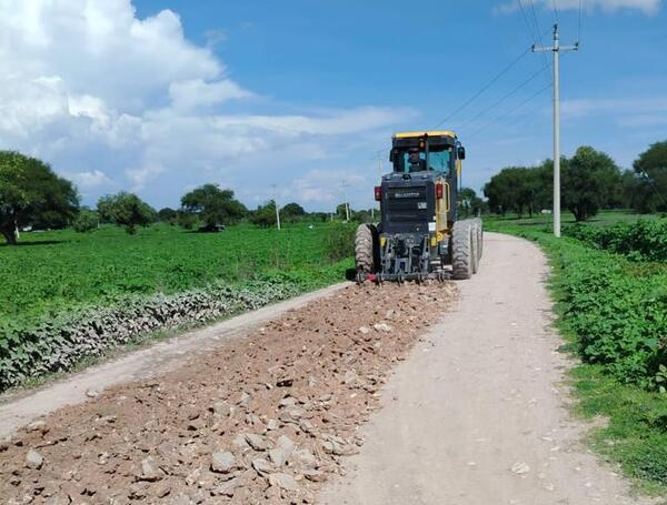Rehabilitan caminos saca cosechas en Xochitlán