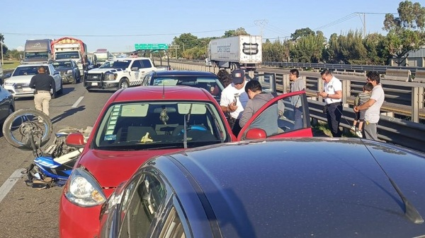 Policía Auxiliar atiende choque en la Puebla-Acatzingo