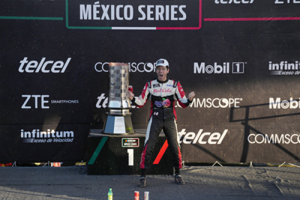 Alex de Alba Jr campeón de la NASCAR México Series 2025