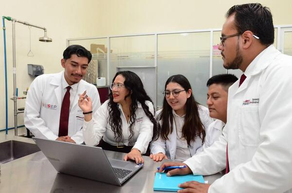Estudiantes USEP publican en revista internacional