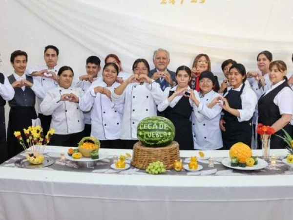 Concluyen jóvenes del CECADE sus estudios en gastronomía