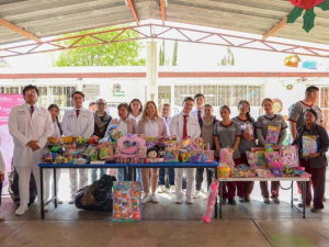 Entrega USEP juguetes a ni&ntilde;as y ni&ntilde;os de Cholula