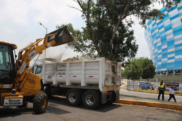 Realizan barrido mecánico en zona metropolitana