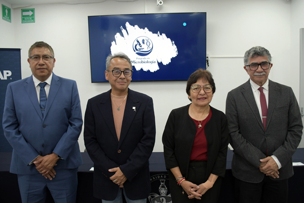 BUAP reconoce calidad del Posgrado en Microbiología