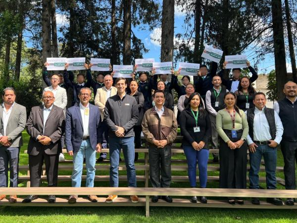 Reconoce Ternium México a estudiantes Conalep