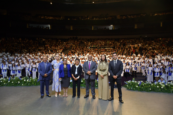 BUAP gradúa a 368 nuevos médicos