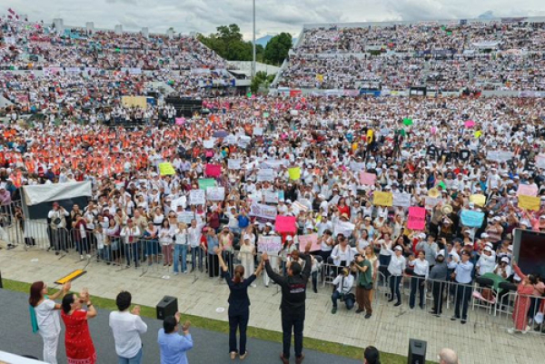 En Chiapas, 40 mil personas corean por la transformación