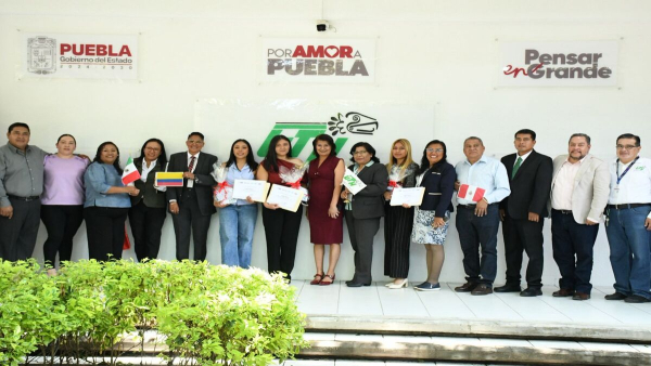 UTH impulsa a estudiantes con "Programa Delfín"