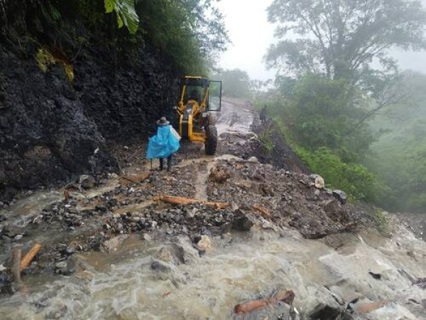 Atiende Infraestructura deslaves en la Sierra Norte