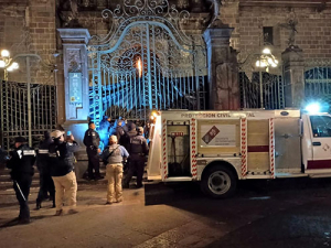 Tras el incendio en Catedral, Ayuntamiento de Puebla brind&oacute; acompa&ntilde;amiento
