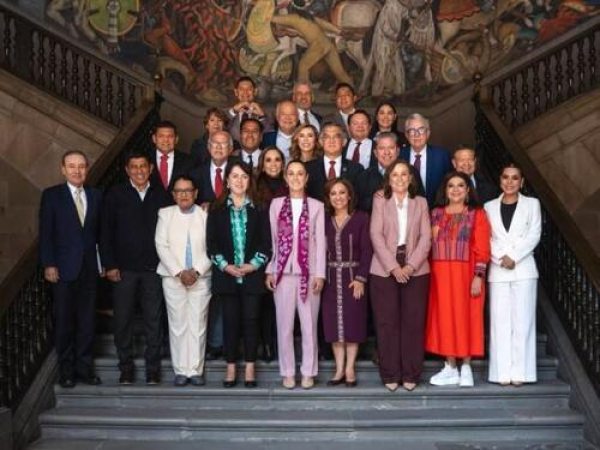 Gobernador Alejandro Armenta asiste a reunión en Palacio Nacional