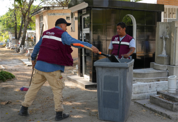 Garantiza Gobierno de la Ciudad seguridad de visitantes al Panteón Municipal por Día del Padre