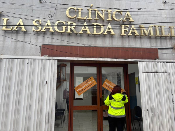 Clausuran Clínica Maternidad Sagrada Familia en Cholula