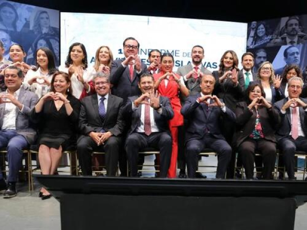 Alejandro Armenta asiste a 1er Informe de Legisladores Poblanos