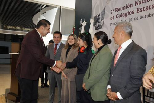 Anuncian 500 mdp para prepas y CONALEP en Puebla