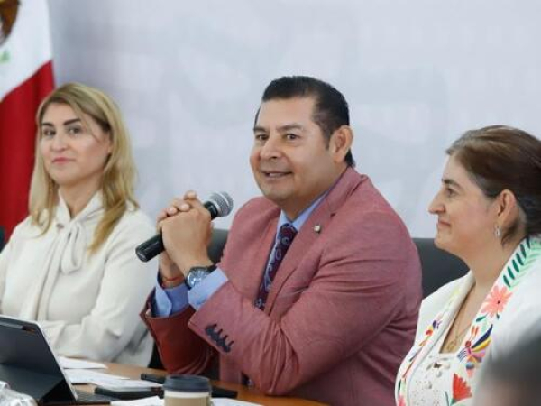 Disminuyen 40 por ciento feminicidios en Puebla: Armenta