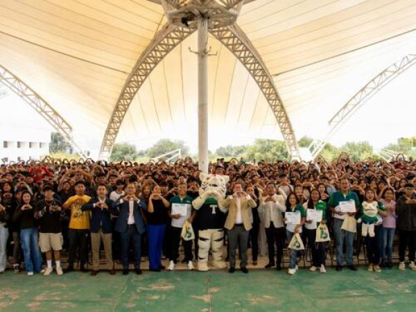 Estudiantes de nuevo ingreso llegan a la UTTehuacán