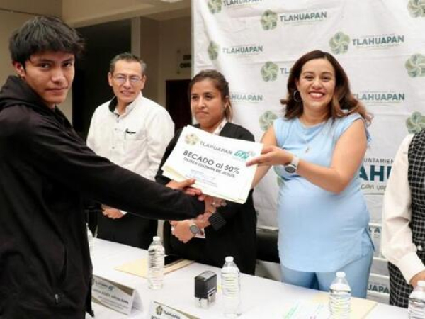 UTH y Tlahuapan apoyan a estudiantes