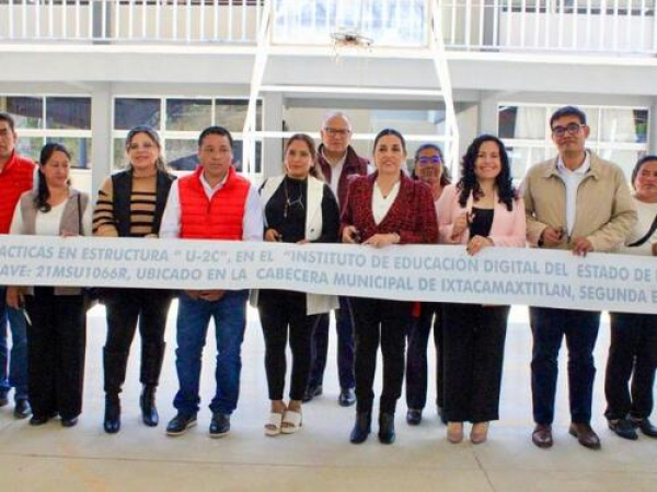 En Ixtacamaxtitlán, IEDEP mejora espacios educativos