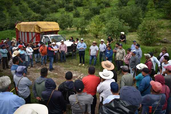 Trabajo de territorio con faenas comunitarias: Márquez