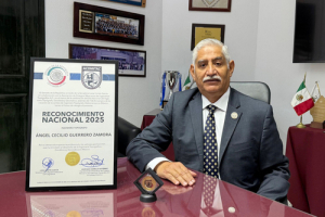 Director de Ingenier&iacute;a BUAP recibe medalla nacional
