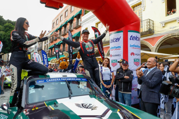 Pilotos de la Carrera Panamericana fueron recibidos en Puebla