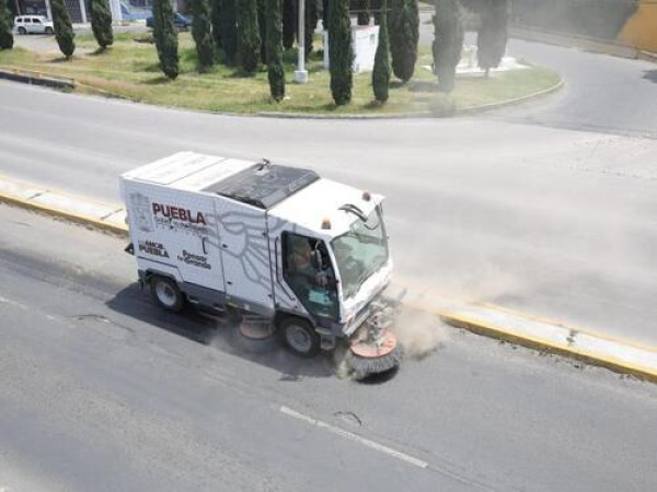 Se intensifica barrido mecánico en Puebla capital