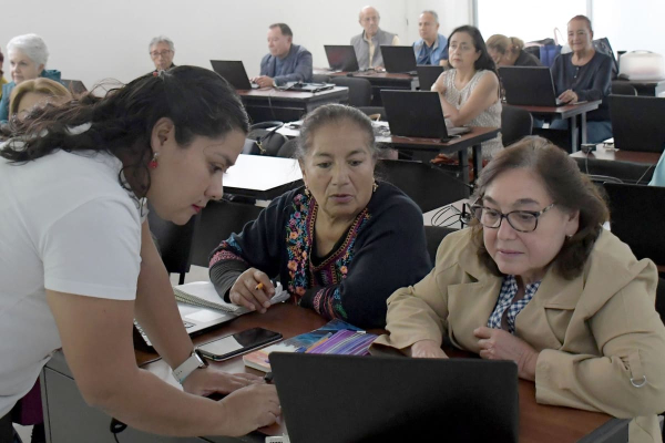 BUAP ofrece talleres, diplomados y licenciaturas para adultos