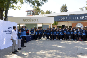 Deportistas de la BUAP recibieron uniformes