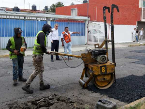 Supervisan bacheo en Jardines de San Manuel