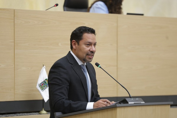 Proponen seguro médico y de vida para policías