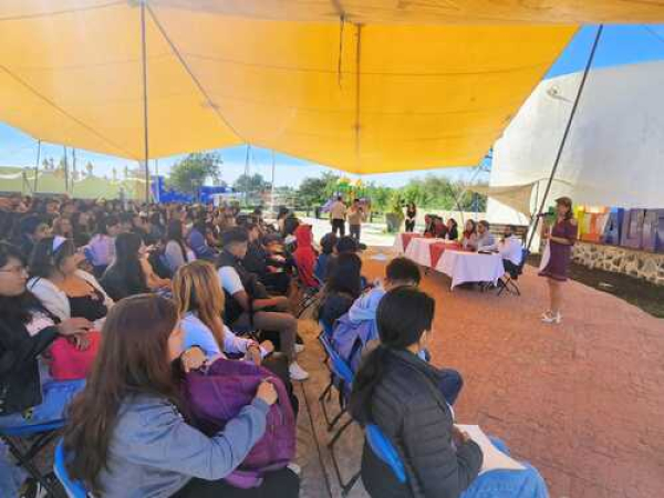 &quot;Becas Conectividad&quot; para estudiantes del Izta-Popo