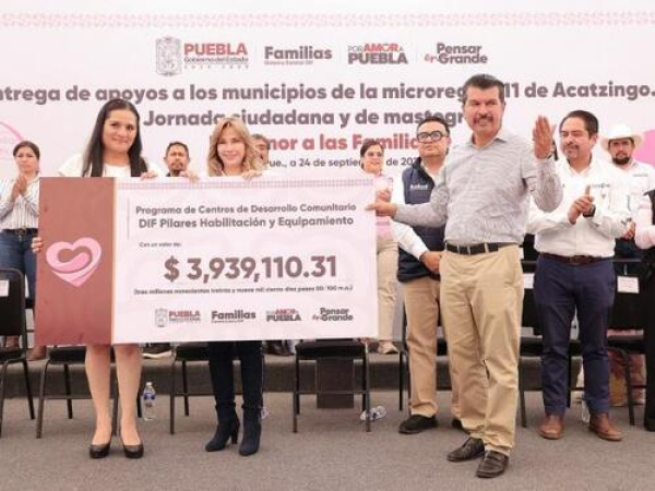 Entrega SEDIF apoyos en Acatzingo