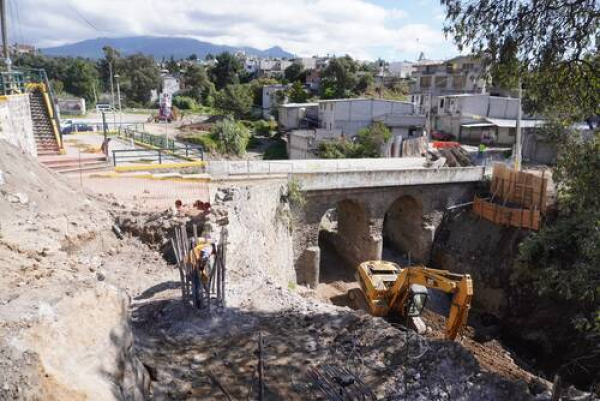Avanza construcción del Puente Vehicular en Canoa
