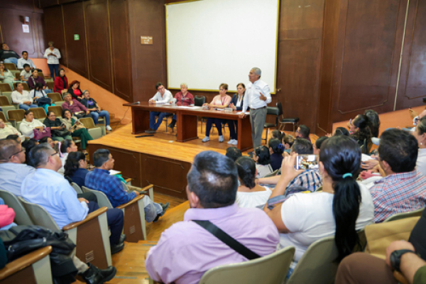 Compromiso para apoyar a escuelas de la Sierra Norte: SEP