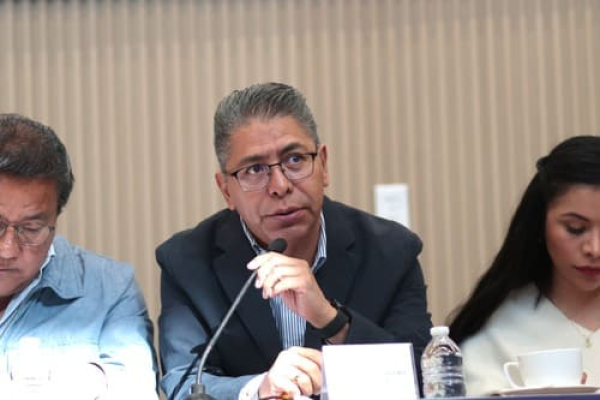 Buscan proteger a menores de riesgos digitales