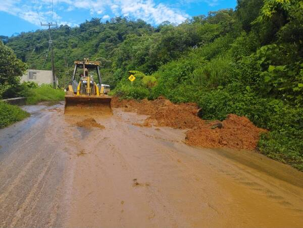 Infra atiende deslave en Eloxochitlán