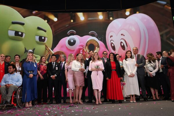 Ceci Arellano rinde 1.° Informe del SEDIF