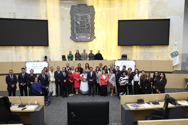 Congreso recibe a comunidades indígenas poblanas