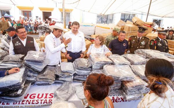 Celebran "Tianguis del Bienestar" en Chiautla