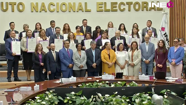 Entrega INE constancias de magistraturas